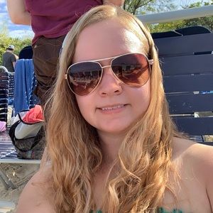 Meet your Posher, April